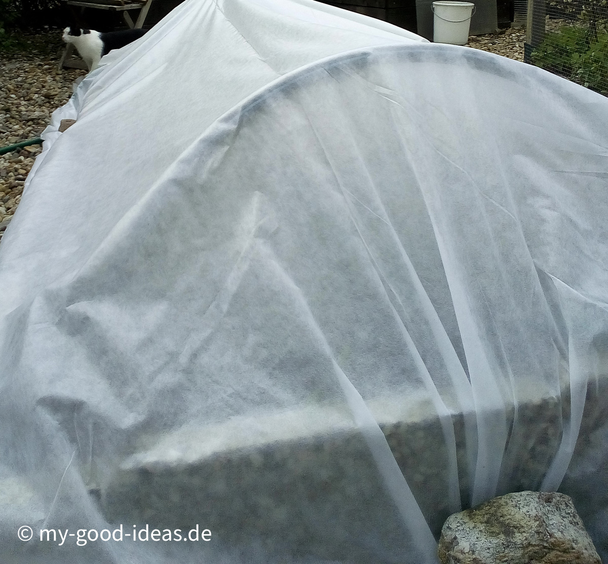 abgedecktes Beet mit Vlies